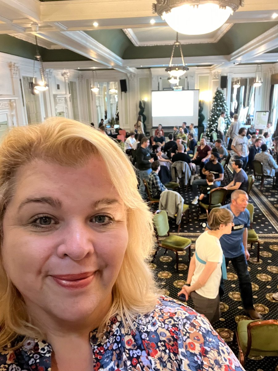 After covid+it’s isolation,over 100 people came to Newcastle to work on their speech+to find the motivation they had lost along the way,including myself.I’ve never seen so much love+support in one place.Expanding comfort zones is so much easier when surrounded by friends 💙