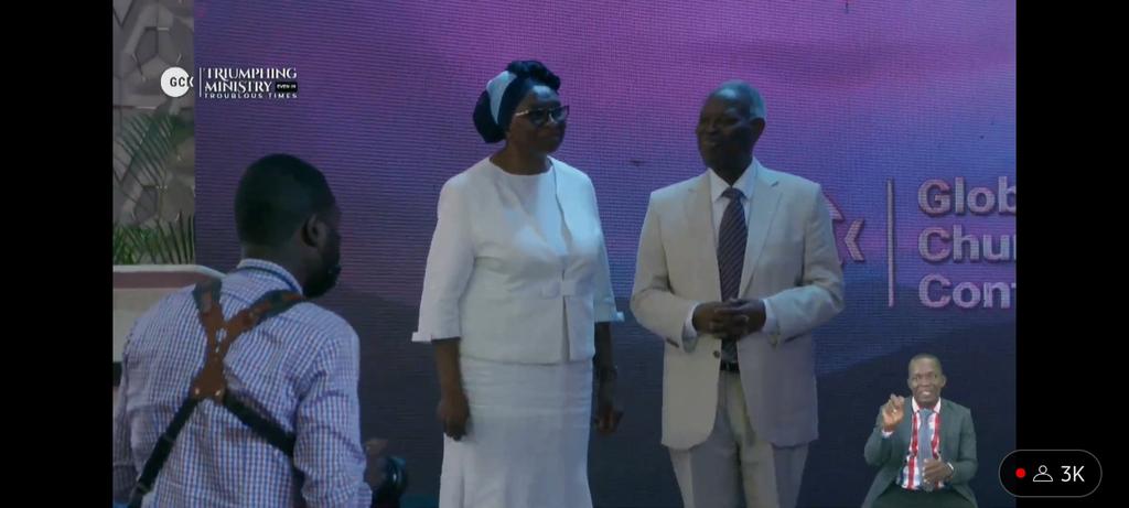 hereminence7's tweet photo. TARABA!!!!! Ayam speechless๐ฅ๐
What an Honour!!!! This singular act will make it clear that Biggest Daddy is a Global Pastor๐ซ๐ฅโก
#GlobalWorkersConference https://t.co/q0XccSXv0F