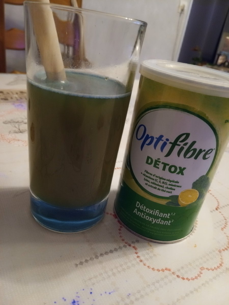 dan02100's tweet photo. Ne vous fiez pas à sa couleur...,le thé vert, son goût citron, sa légère touche de menthe et le chou Kale s'associent à la perfection 
#OptiFibre #detox https://t.co/f9xxJa2IcL