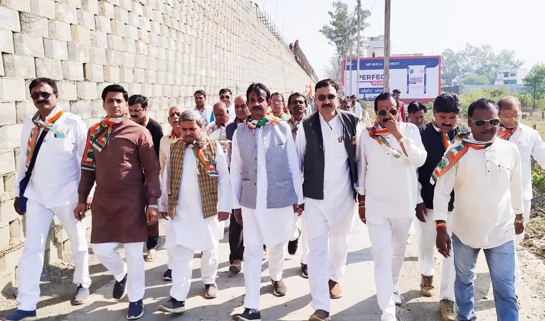 INCMP's tweet photo. भारत जोड़ो यात्रा के समर्थन में बीना नगर में भारत जोड़ो उपयात्रा का आयोजन किया गया।

इस अवसर पर जिला कांग्रेस कमेटी के प्रभारी अवनीश भार्���व जी, सह प्रभारी अजय दात्रे जी एवं भारत जोड़ो यात्रा के जिला समन्वयक मुकुल पुरोहित जी उपस्थित रहे।

#BharatJodoYatra https://t.co/hUTJsn8Loz