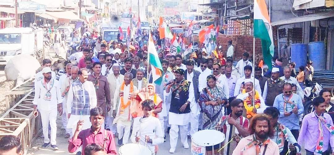 INCMP's tweet photo. भारत जोड़ो यात्रा के समर्थन में बीना नगर में भारत जोड़ो उपयात्रा का आयोजन किया गया।

इस अवसर पर जिला कांग्रेस कमेटी के प्रभारी अवनीश भार्���व जी, सह प्रभारी अजय दात्रे जी एवं भारत जोड़ो यात्रा के जिला समन्वयक मुकुल पुरोहित जी उपस्थित रहे।

#BharatJodoYatra https://t.co/hUTJsn8Loz
