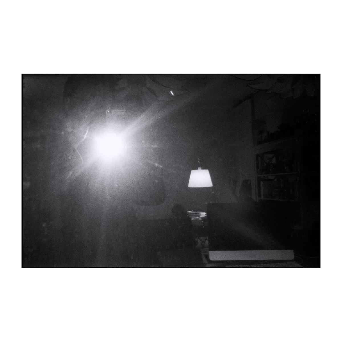 leobellandi's tweet photo. #selfportrait #interiorphotography #filmphotography #bnwphotography #analogphotography #rollei35s #rodinal #agfa400 #fotografiaanalogica #fotografiaanaloga #fotografie #argentique #argentiquephotographie #lights #flash #flashphotography #35mmfilmphotography #35mm #35mmfilm https://t.co/DrTTmWxyRe