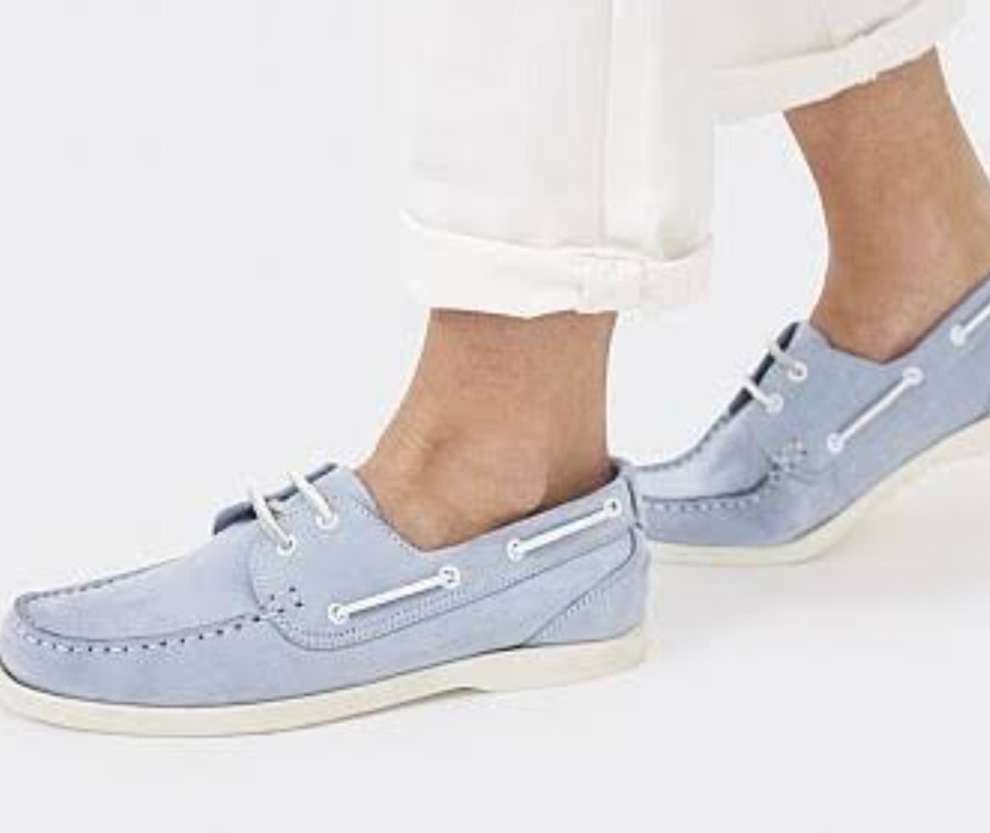 bruceofbath's tweet photo. A lot of you asking what colour socks I'll be wearing today. I'd be thrown out of the exec box with that dress code! #nosocksondeck https://t.co/aYEKuSlV2B