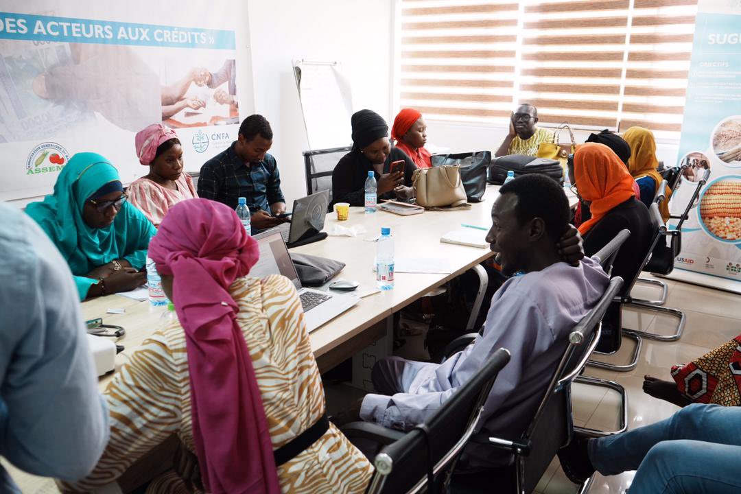 ASWMali's tweet photo. Les 16jours d’activisme,une occasion pour mettre fin aux VBG(violences basées sur le genre).
Mali Sugu yiriwa en collaboration avec STRONG WOMAN ,IYA4D,chaque enfant compte,les jeunes ambassadeurs ont tenu une activité de communication sur Twitter et Facebook.
#Stop VBG. https://t.co/ef8Exg6oKG