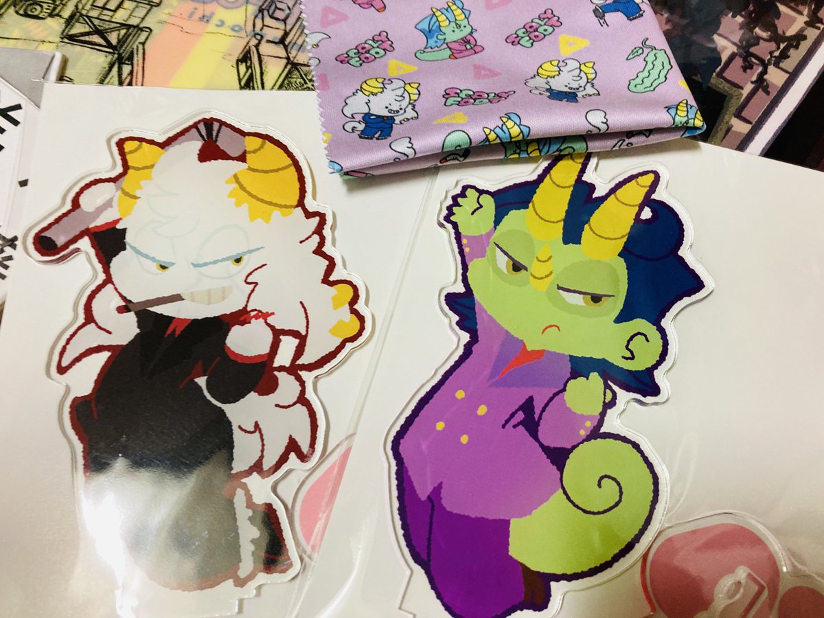 本日のデザフェスでお迎えしてきたもの!
数は多くないけれど、欲しかったものが確実に手に入ってよかった🙏🏻✨
マグカップはラス1を包んでいただきました。
実用性のあるグッズはガンガン使っていきます〜!