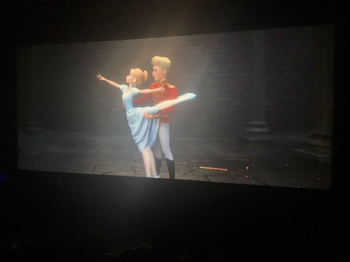 LaElg's tweet photo. “Mamma, andiamo di nuovo?”
Chiara, 4 anni, prima volta al cinema.
Ps. Comunque “Lo schiaccianoci e il flauto magico” ci è piaciuto tantissimo. 🎬 #cinecaffe https://t.co/l9dX0M2jS7