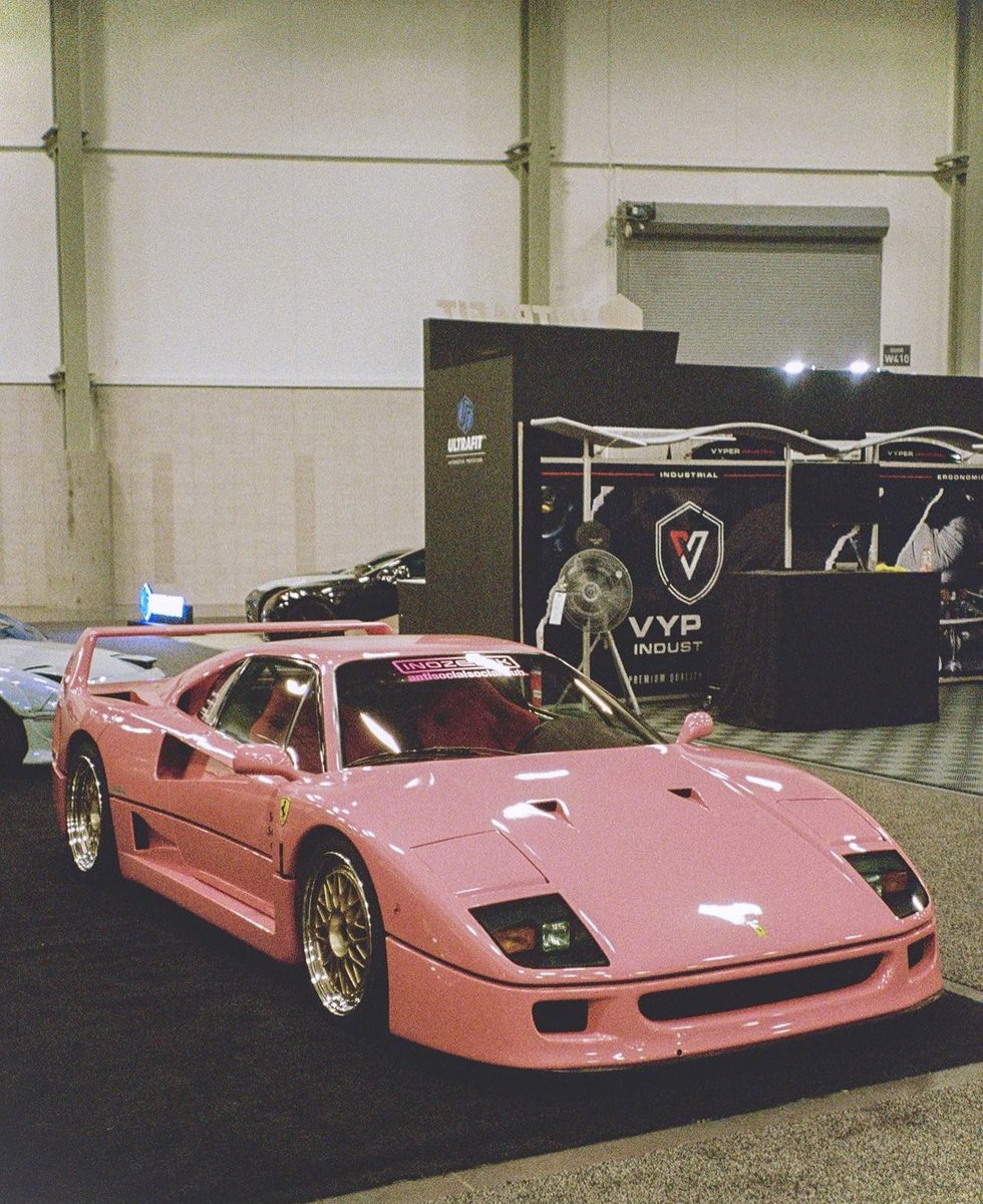 pink ferrari f40