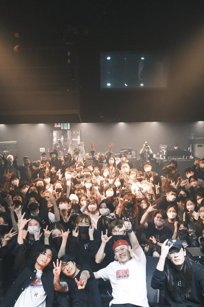 뮤슈입니다
멋진 공연이었죠~ 정말 감사드립니다

다음 공연은 12월 4일입니다. 
어떤 것을 하면 재미있을까 고민한 끝에 시리즈를 만들어 볼까 합니다. 멋진 색깔을 가진 세 팀씩 모아서 그 색깔에 푹 절여지는 공연들. 

Primary Colors!! 

주중에 공연 정보와 예매 정보를 포스팅 하겠습니다 #abtb