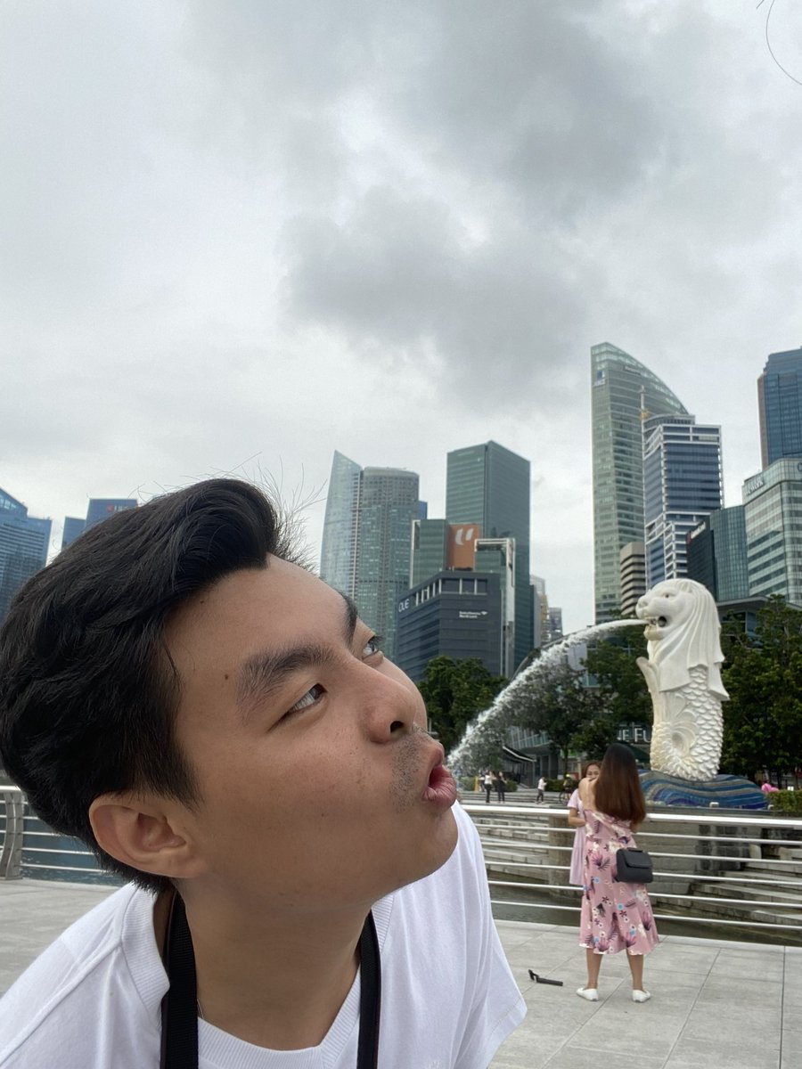 เขาว่ากันว่าสิงคโปร์น้ำดื่มแพง แต่ถ้าเราพกขวดไปสามารถไปกดน้ำได้ตามสถานที่ท่องเที่ยวต่างๆได้เลยนะครับกดฟรี