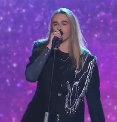 ricordobanale's tweet photo. puoi provarci quanto vuoi ma non sarai mai lui nemmeno negli outfit di simone spiace🙏🏼 https://t.co/SHSPshJ1Eb