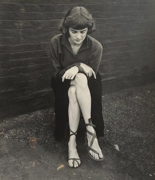 literlandweb1's tweet photo. “Nadie elige su amor, de acuerdo, pero al menos habría que aceptar que cada uno elige su manera de amar o de no amar". 
Rosario Castellanos
📷Man Ray https://t.co/Sx1JxFIwz9