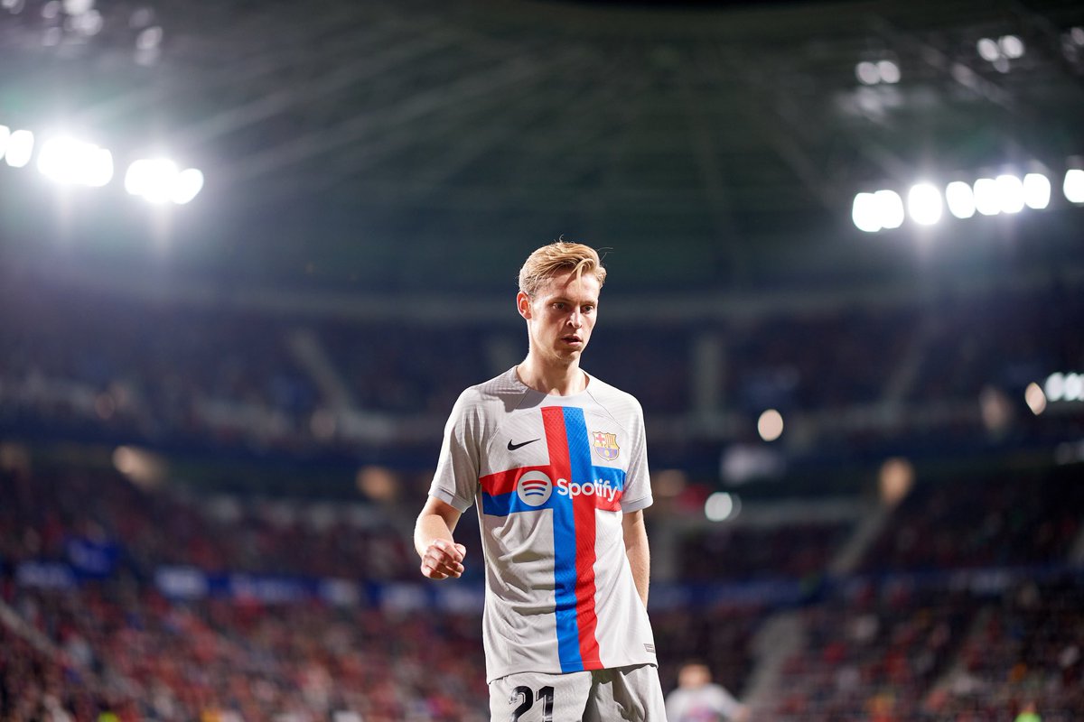FabrizioRomano's tweet photo. Frenkie de Jong tells @telegraaf: “I am very happy in Barcelona. When I play it’s great and in terms of living here life is perfect. I see myself at Barcelona for as long as possible”. 🚨🔵🔴 #FCB

“I personally hope for another 8 or 10 years”, he added. @TheEuropeanLad https://t.co/bq6fZYzAo0