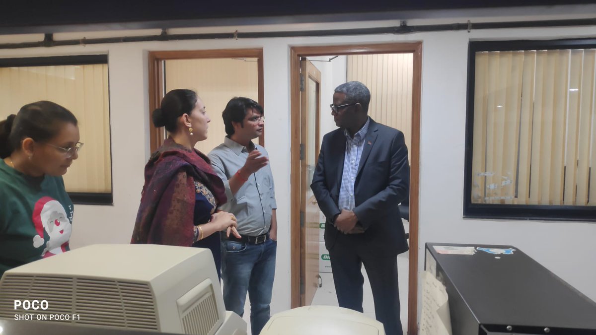 ICGEB's tweet photo. This week from @ICGEBNewDelhi: Vice chancellor of the University of Venda, Dr. Bernard Nthambeleni visit the ICGEB component. Cementing cooperation and #partnerships #SouthAfrica #India https://t.co/reujg87PQn