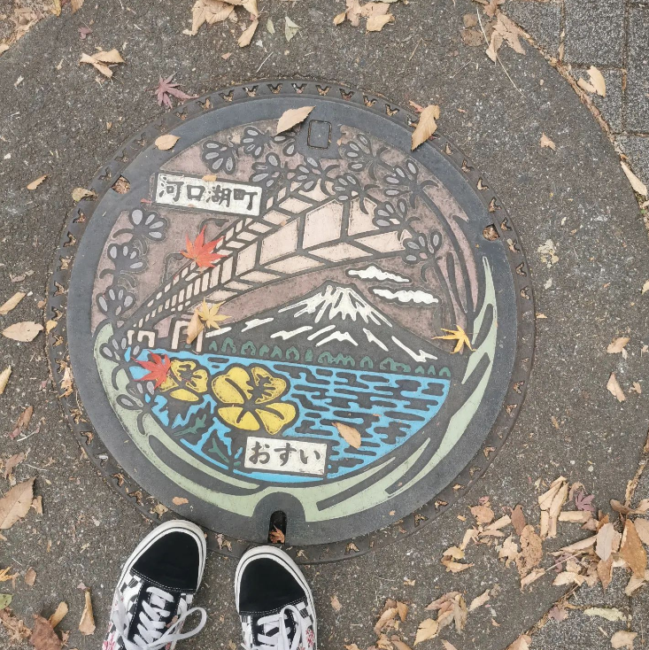 Bernal4Morgan's tweet photo. I love manhole covers in Japan 💖 https://t.co/uZQYbXAeYG
