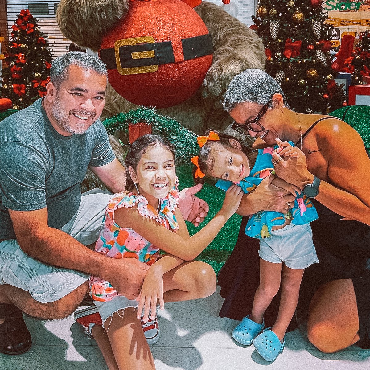 sidershopping's tweet photo. Ahhh o clima de natal no ar, cheio de risadas, amor, carinho e respeito! ❤ Registros lindos dos nossos clientes: laviniaaguiarsantos / elizabete.constantino.5 /carlosdiegoabreu / simoneeteo https://t.co/PVEBoxKVvd