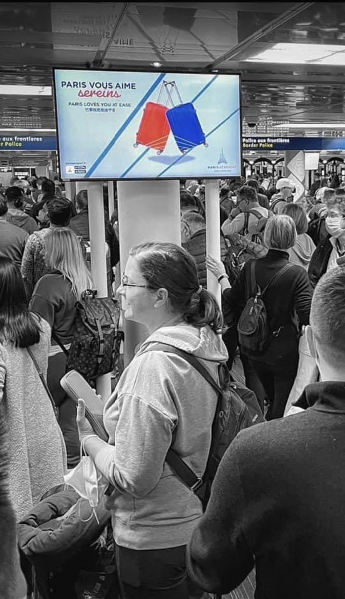 FO_AF's tweet image. Cette photo au passage de la PAF à CDG démontre la déconnection totale de @ParisAeroport @Romanet. @GDarmanin il est URGENT de déployer des effectifs supplémentaires avant l’ouverture du T1