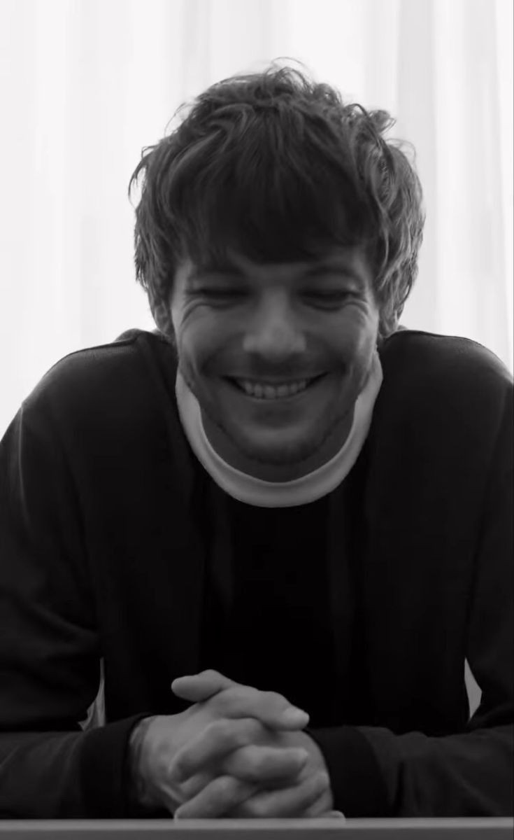 louis in black & white ◟̽◞̽ (@bwlouisbot) on Twitter photo 