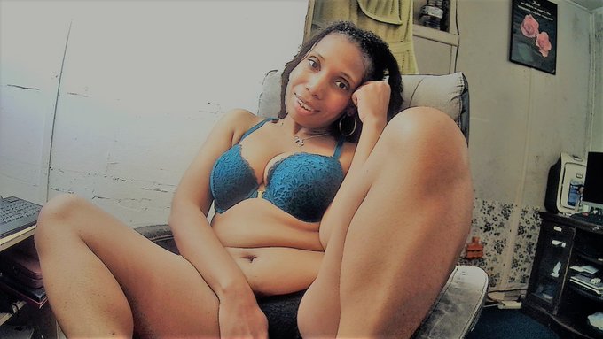 I'm Live cum say hi ya. https://t.co/lgDaWbITEH