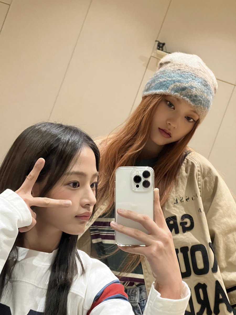 miinnji's tweet photo. Bella and Gigi have nothing on us, genuinely speaking. 🫂 https://t.co/wxt4FgKccw