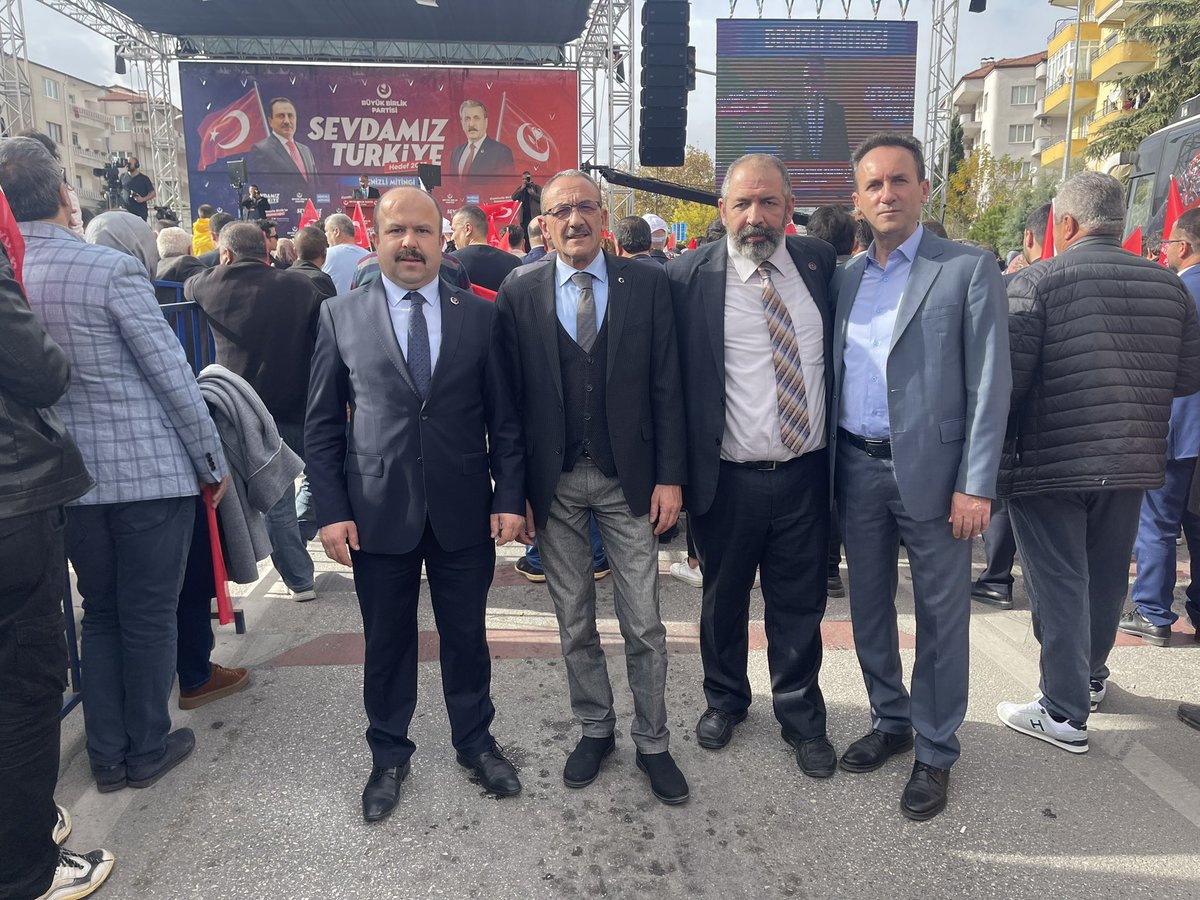 hayrettinball's tweet photo. Büyük Birlik Partisi Denizli Mitingi ☝️🌹☝️

#DenizliBirlikMitingi https://t.co/epOAC9VnIo