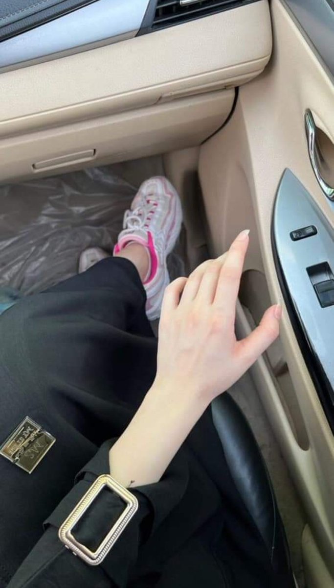 انا جييييت 🥳🥳🥳