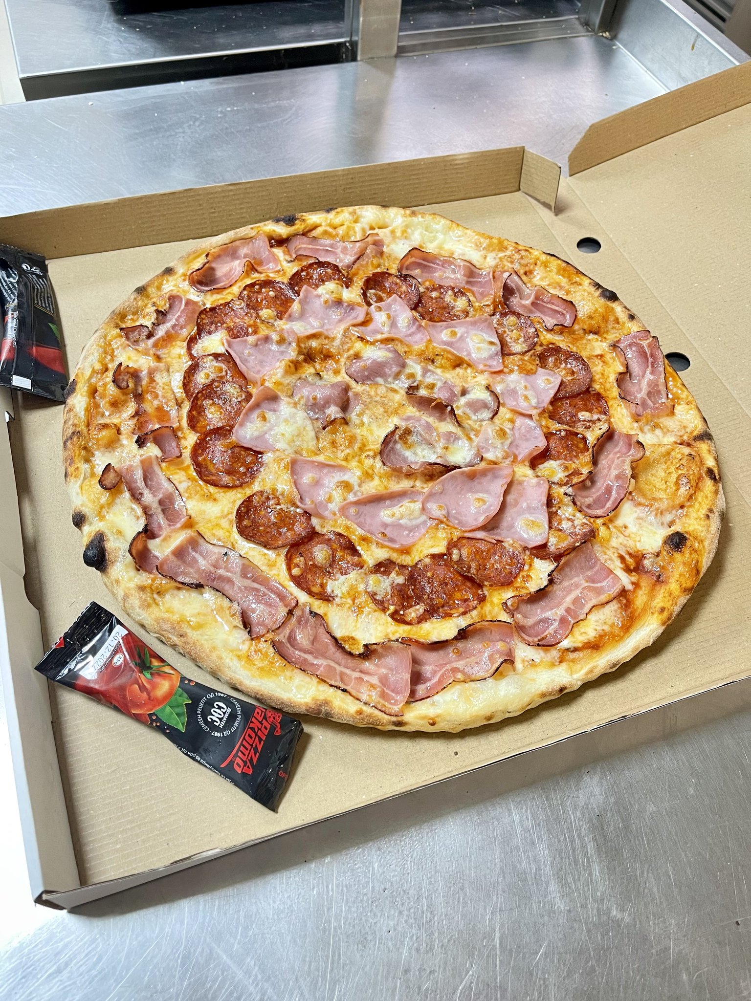 Воислав Спанџов on Twitter: "Кралица на пиците - Сувомесната😋 https://t ...