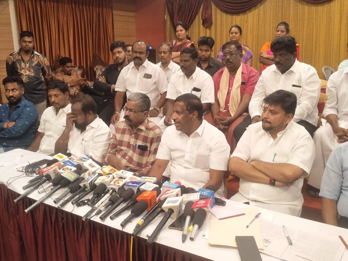 PutuvaiA's tweet photo. *இன்று நமது புதுச்சேரிக்கு தனி மாநில தகுதி  பெற வேண்டி உருளையன்பேட்டை சட்டமன்ற உறுப்பினர் அண்ணன் நேரு அவர்களின் தலைமையில் அனைத்து பொது நல அமைப்புகளின் கலந்தாய்வுக் கூட்டம் நடைபெற்றது. தமிழர்களம் சார்பாக நானும்  கலந்து கொ��்டேன்....* https://t.co/ihSn08vJb0