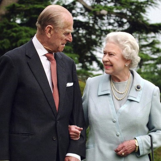 QGCanopy's tweet photo. Pictured amongst a beautiful canopy of #trees, we remember our beloved Queen Elizabeth and Prince Philip on what would have been their 75th wedding anniversary❤️

@RoyalFamily https://t.co/ZKcDxL19z6