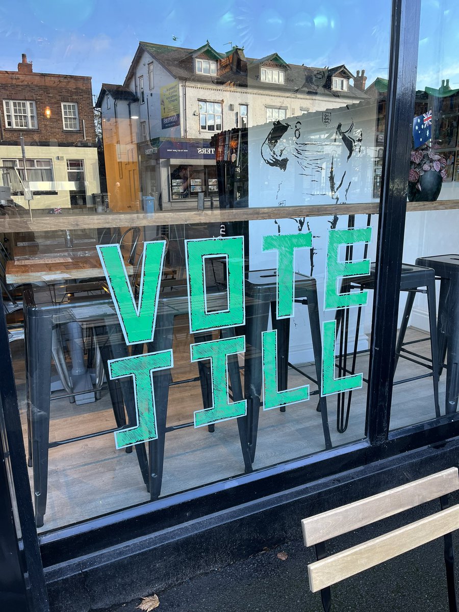 Door knocking in Northenden yesterday speaking to residents about local issues with a pit stop in #Boxx2Boxx to show our support for <a href="/JillScottJS8/">Jill Scott MBE</a> #labourdoorstep #VoteJill