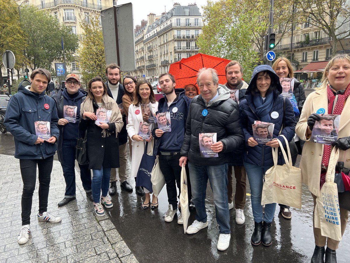 LeclercErwan's tweet photo. Quel plaisir de retourner #SurLeTerrain ce matin pour aller échanger avec les habitants du 8e sur les mesures du @gouvernementFR en faveur du pouvoir d’achat !
👏🏻 De très bons retours, des encouragements ! https://t.co/u9BTU8JvMp