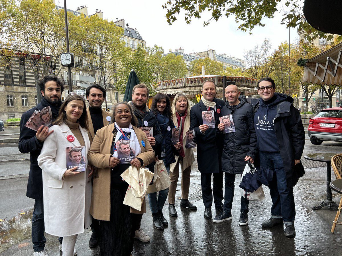 LeclercErwan's tweet photo. Quel plaisir de retourner #SurLeTerrain ce matin pour aller échanger avec les habitants du 8e sur les mesures du @gouvernementFR en faveur du pouvoir d’achat !
👏🏻 De très bons retours, des encouragements ! https://t.co/u9BTU8JvMp