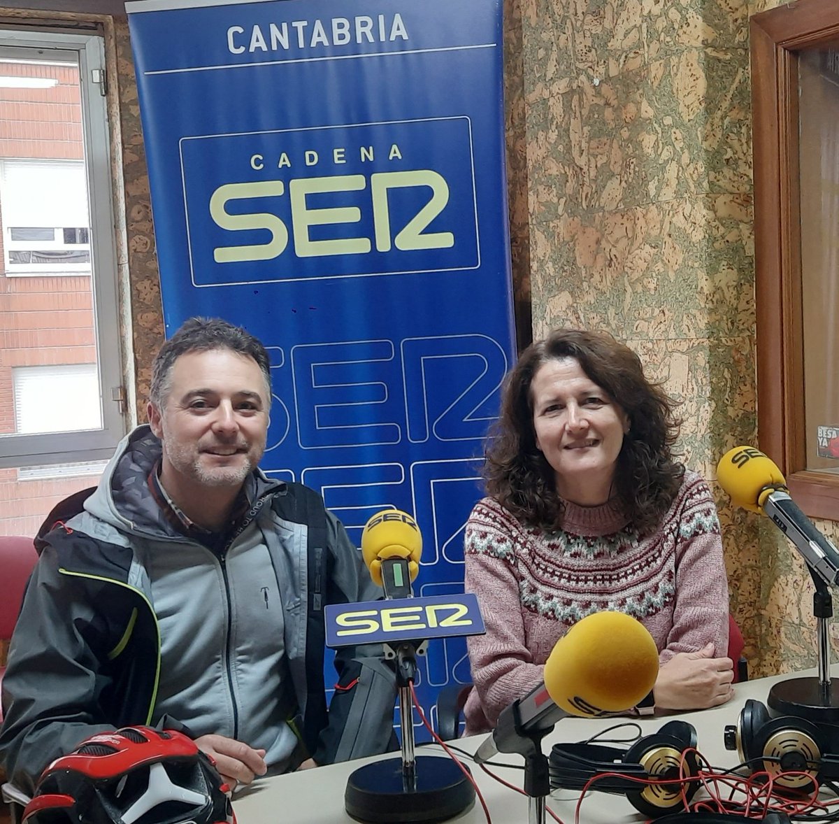 cantabriacnbici's tweet photo. 》"A Vivir Cantabria" 📻 🎶 https://t.co/i5ODJ8y315
🗣 En los 15 primeros minutos del programa en @SER_Cantabria hablamos del proyecto 👇 https://t.co/MFqKiZpdII #Cycling ,
#AirQuality usando #AirBeams + #AirCasting próximamente
🍀 🔊 #SaludYPedales
#SomosCantabria @ConBici https://t.co/Zccf1vNiRS
