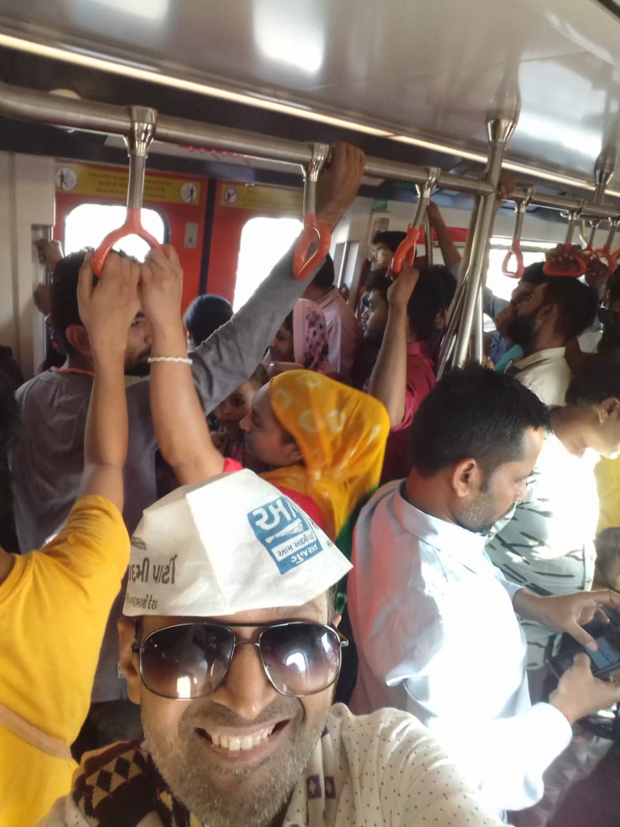 ParagPatelPower's tweet photo. Day 10
Door to Door Near Sabarmati Area + inside
#AhmedabadMetro
Avg Response is 60 % AAP, and 40 % GOONS
People are showing us Jain Sir Video
I counter with Mohalla Clinic Idea by Jain Sir,
Bhakts are clueless
Vote for #ArvindKejariwal Party in #GujaratElection2022 https://t.co/gjkFlhMVkI