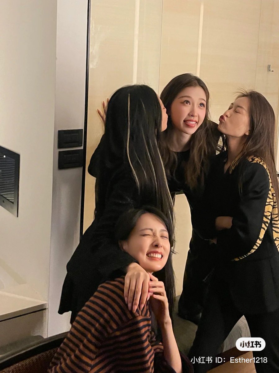 dramapotatoe's tweet photo. #EstherYu shares new snaps on Xiaohongshu

#yushuxin https://t.co/No9WJiGwe0