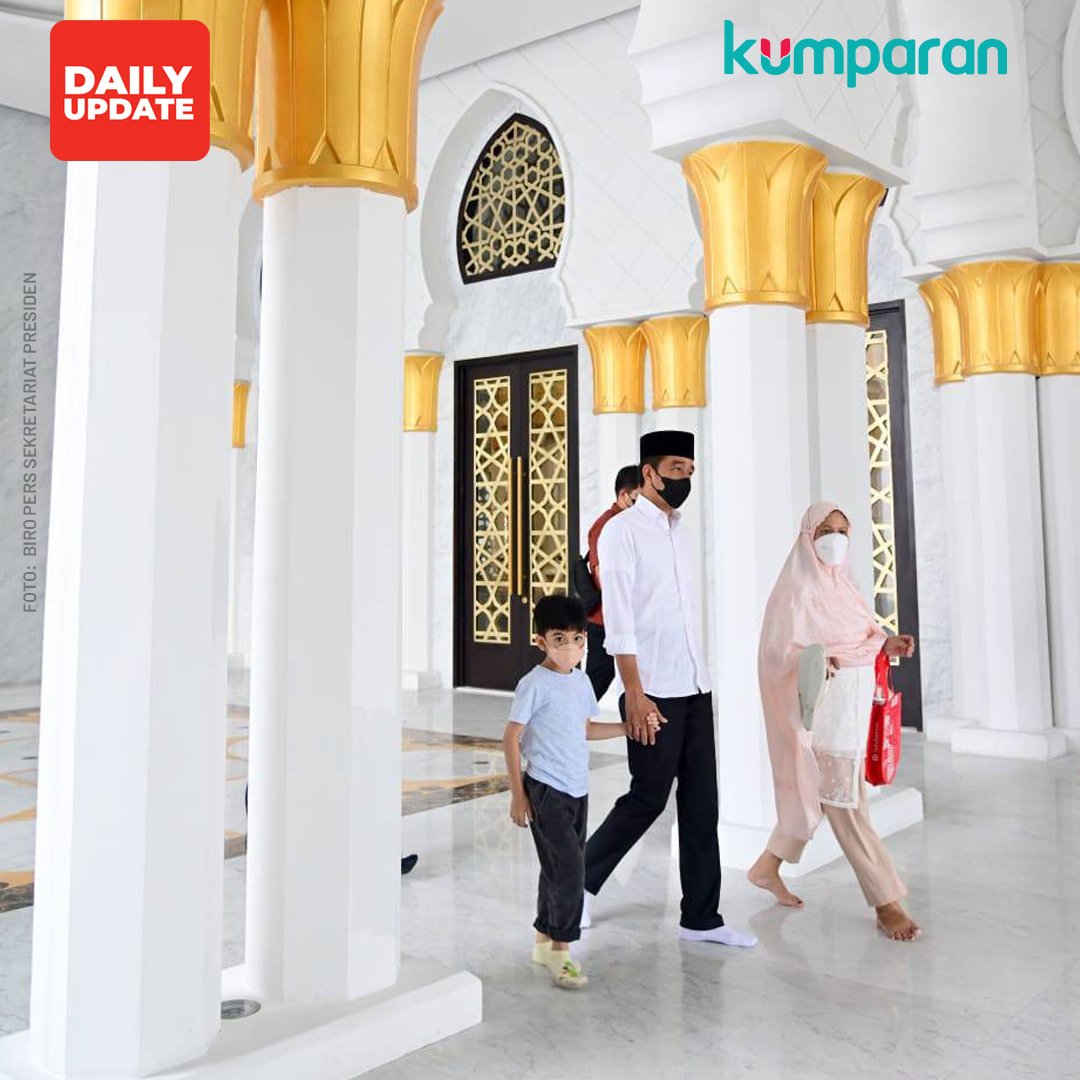 kumparan's tweet photo. Jan Ethes terlihat begitu antusias saat menemani kakek dan neneknya, Ibu Iriana, saat tengah melaksanakan ibadah sunah Salat Duha di masjid pemberian hadiah dari Pangeran UEA.  #dailyupdate #20nov22 #galfot https://t.co/96OUkRoGJQ https://t.co/t5KzKtrn54