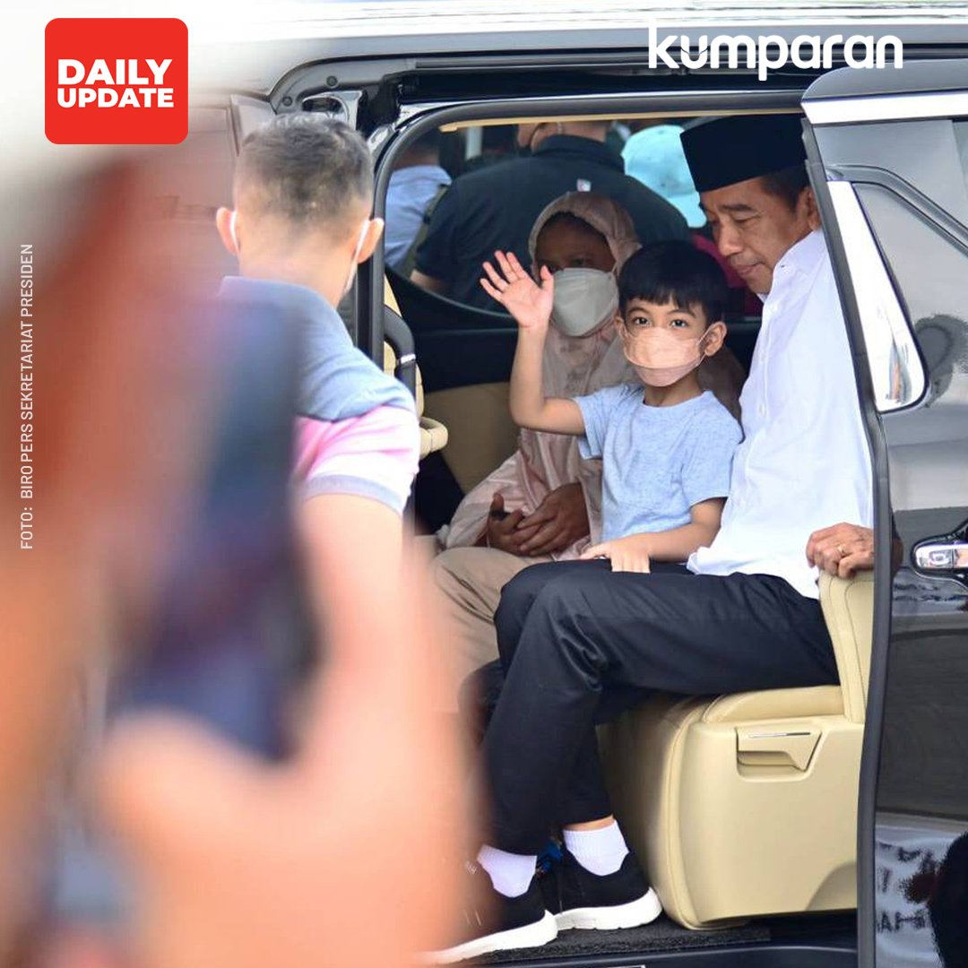 kumparan's tweet photo. Jan Ethes terlihat begitu antusias saat menemani kakek dan neneknya, Ibu Iriana, saat tengah melaksanakan ibadah sunah Salat Duha di masjid pemberian hadiah dari Pangeran UEA.  #dailyupdate #20nov22 #galfot https://t.co/96OUkRoGJQ https://t.co/t5KzKtrn54