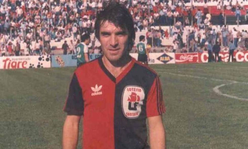 radio2rosario's tweet photo. #EntrevistaTNET en @TNETok - Hoy el #MundialQatar2022 es el tema del día y para analizar al equipo de Scaloni de cara al debut, dialogamos con 📞Roque Raúl Alfaro, exfutbolista. Integró la Selección Argentina y jugó con Diego Maradona. ¿Cómo ve a la celeste y blanca hoy? https://t.co/3y2Wcuwzno