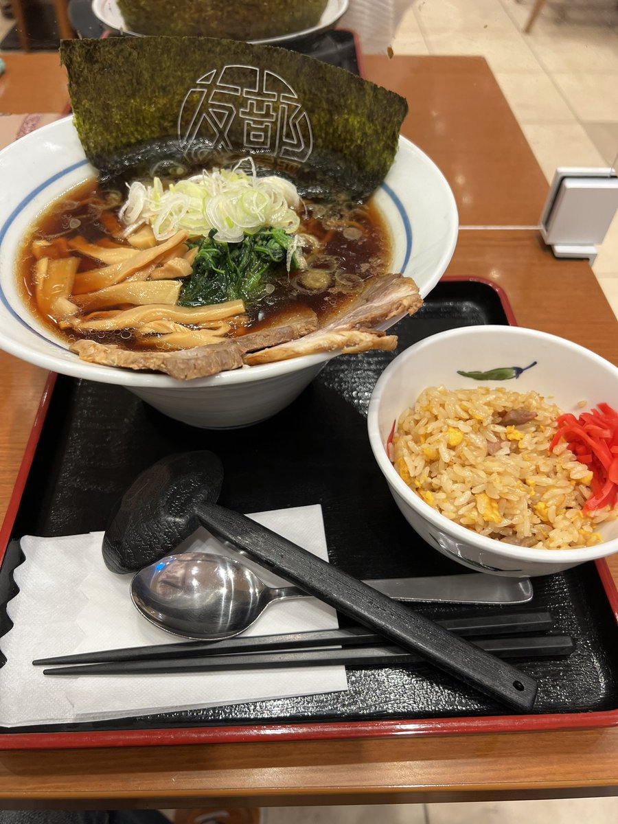 PowerWattyo's tweet photo. 日本語のアウトバーンを爆走する前に腹ごしらえ🤣 https://t.co/rYqTx5aFum