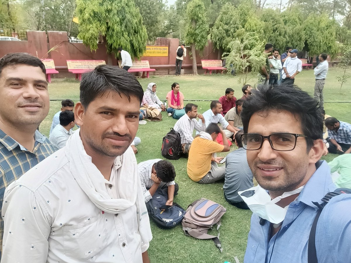 BalbeerChoudh18's tweet photo. @DhaemendraMeena @ashokgehlot51 @plmeenaINC @akhilarora93 @RajCMO @RahulGandhi @1stindianews2 @News18Rajasthan नर्सिंग_ऑफिसर_भर्ती_2022 में 3940+2001 पदों को जोड़कर 7200 पदों भर्ती प्रक्रिया पूर्ण करो।
#पदवृद्धि_करो #21नवम्बर_जयपुर_चलो
#नर्सिग_आफीसर_पद_जोड़ो_यात्रा
@ashokgehlot51 @plmeenaINC @akhilarora93 @RajCMO @RahulGandhi @1stindianews2 @News18Rajasthan https://t.co/gsnKOChlOM