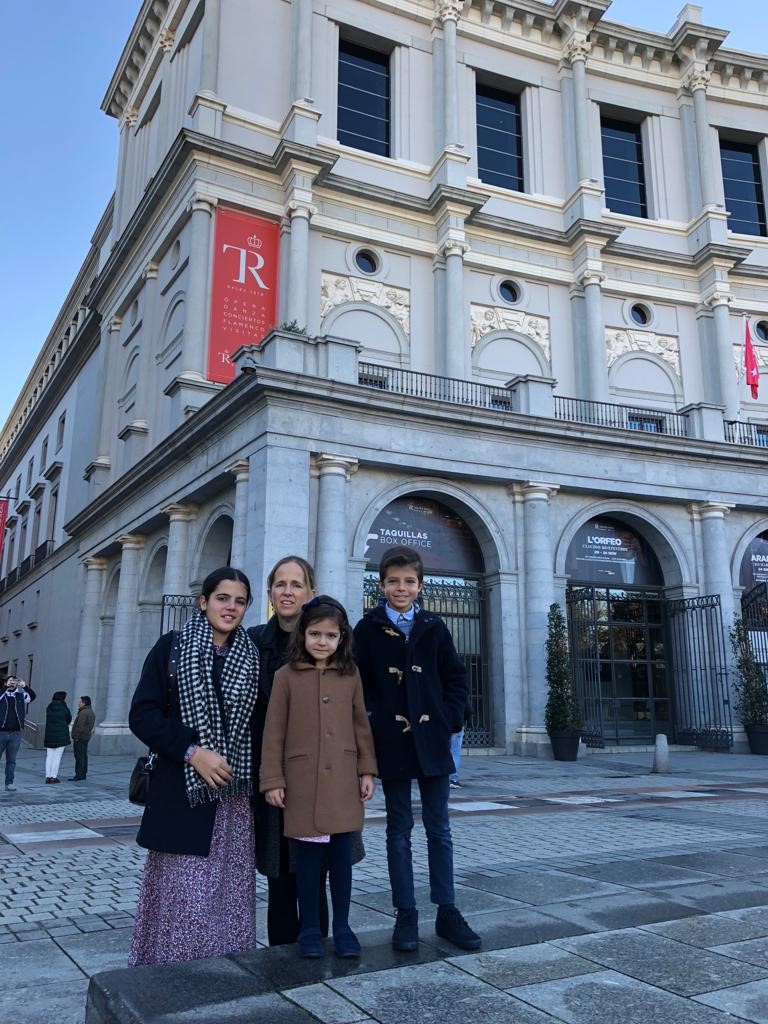 Mngmt_Solutions's tweet photo. This weekend, our #MSProfessionals and their families are discovering some backstage curiosities at @Teatro_Real. During their visit, a guide will take them through the main areas of the Theater, to find out more about how an opera house works and marvel at the structure of it. https://t.co/8vv1Ipq7kD