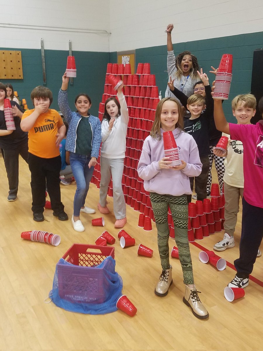 MrWoodwardVB's tweet photo. Stack your cups up high and your goals even higher! This past Wednesday our Super Surfers were thrilled to participate in @SpeedStacksInc Stack Up! 2022 😎 #AllTheWayUp #StackUp2022 @MalibuESVB_PE @MalibuESVB https://t.co/ZymqaP0hJs