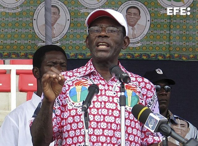 EFEafrica's tweet photo. El presidente de Guinea Ecuatorial, Teodoro Obiang, que opta a su sexto mandato en las elecciones de este domingo tras 43 años en el poder, afirmó hoy sentirse "seguro" de que su partido conseguirá la "victoria" en las urnas, tras votar en la capital del país, Malabo. https://t.co/uQLj5LlGEE