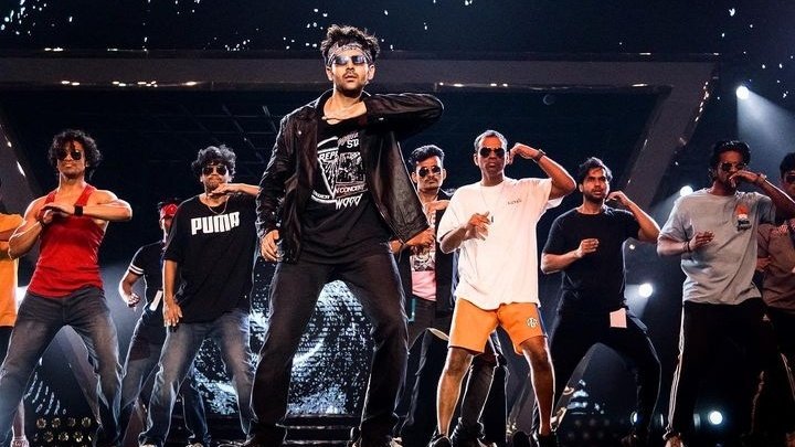 JogiraK's tweet photo. Treat for eyes 😍
#KartikAaryan spotted rehearsing for his CLOSING ACT for #IFFI53 in Goa @TheAaryanKartik #Zigzag #ChopperStep #Freddy #BhoolBhulaiyaa2 https://t.co/WQNMiIglRF