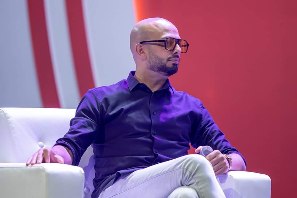 Ahmed_Mourad's tweet photo. في معرض الشارقة الدولي للكتاب 🇦🇪 عرف الجمهور إزاي تحول كريم عبد العزيز إلى يحيي راشد... 🐘
Sharjah Book Authority
Karim Abdel Aziz
#الشارقة #الإمارات #هيئة_الشارقة_للكتاب #أحمد_مراد #الفيل_الازرق #معرض_الشارقة_الدولي_للكتاب #uae #SIBF22
#Shj https://t.co/3A25Av7iPj