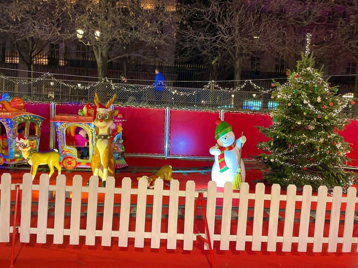 Parisienne_7501's tweet photo. @VIParis @so_tourisme @Paris_all_about @jmlpyt #paris #tuileries #noelauxtuileries #noelaparis #christmastime #photo #saturdayinparis #photo https://t.co/mtwvO3bgg3