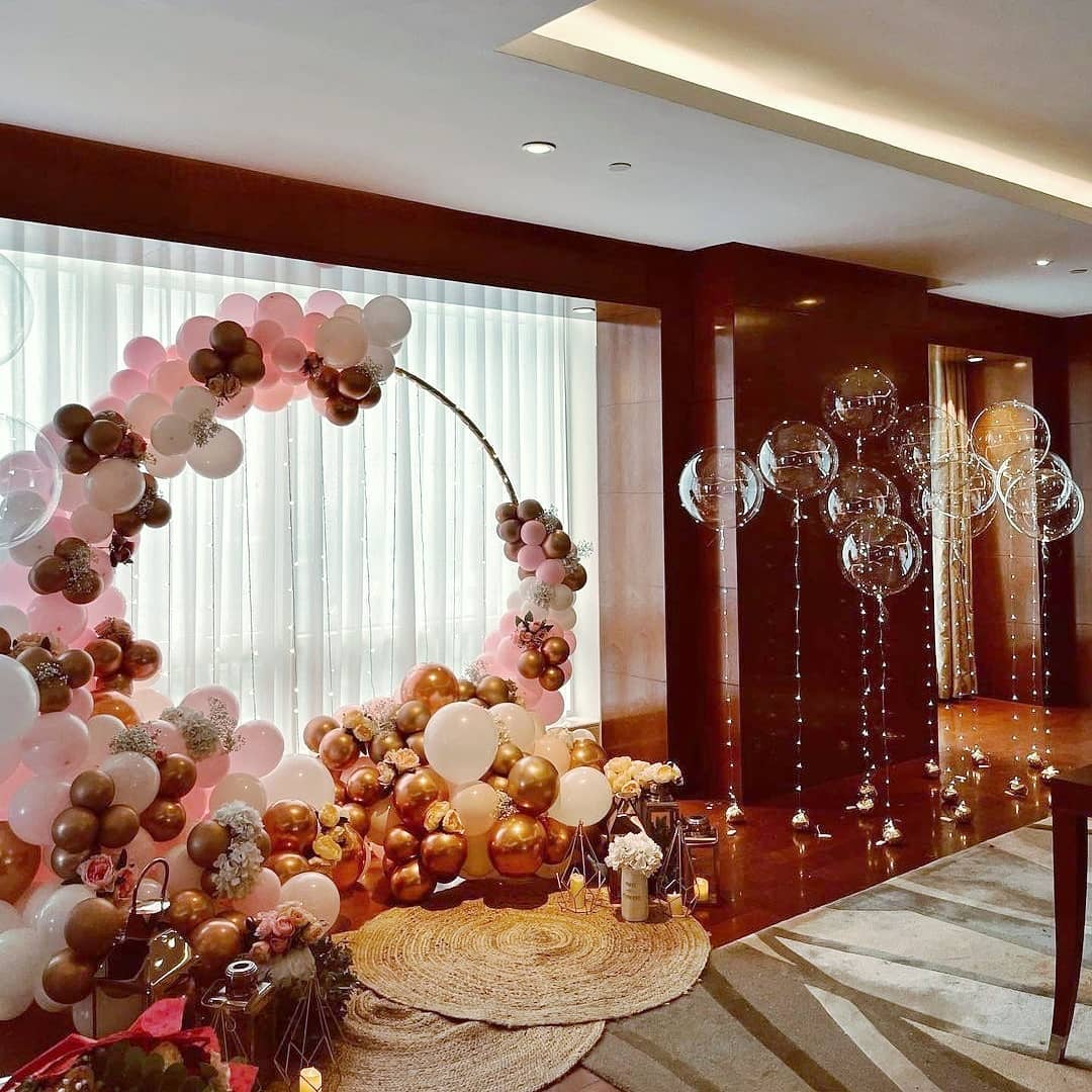 The first step towards the rest of your life starts with a room full of surprises.​ In the frame is the Presidential suite adorned for a proposal.❤️ 📷 @threeentdecor​ #FSMumbai ​#Supriseproposal