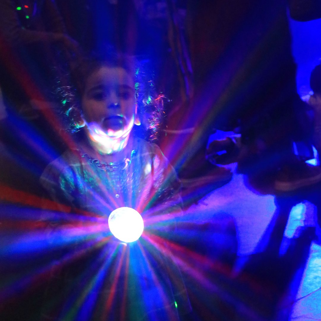 BodyPoliticUK's tweet image. It's #WorldChildrensDay. Today is all about celebrating children and sharing a positive message with them.

Why not join our Christmas Family Dance Party? A ‘hip-hopping, toe-tapping’ daytime disco to celebrate &amp;amp; share a positive message with children!

bodypoliticdance.com/classes/family…