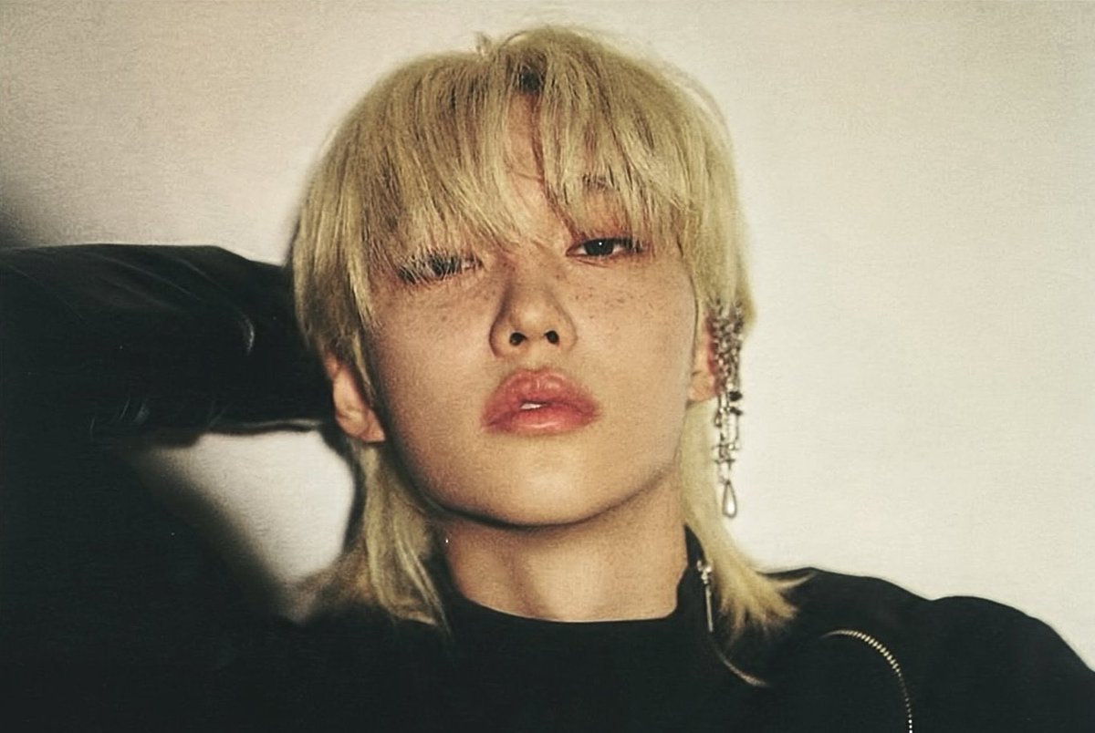 Joo_zzoo's tweet image. 용복이 앳스타일은 레전드…
탈색모 외계냥 우주고양이🛸