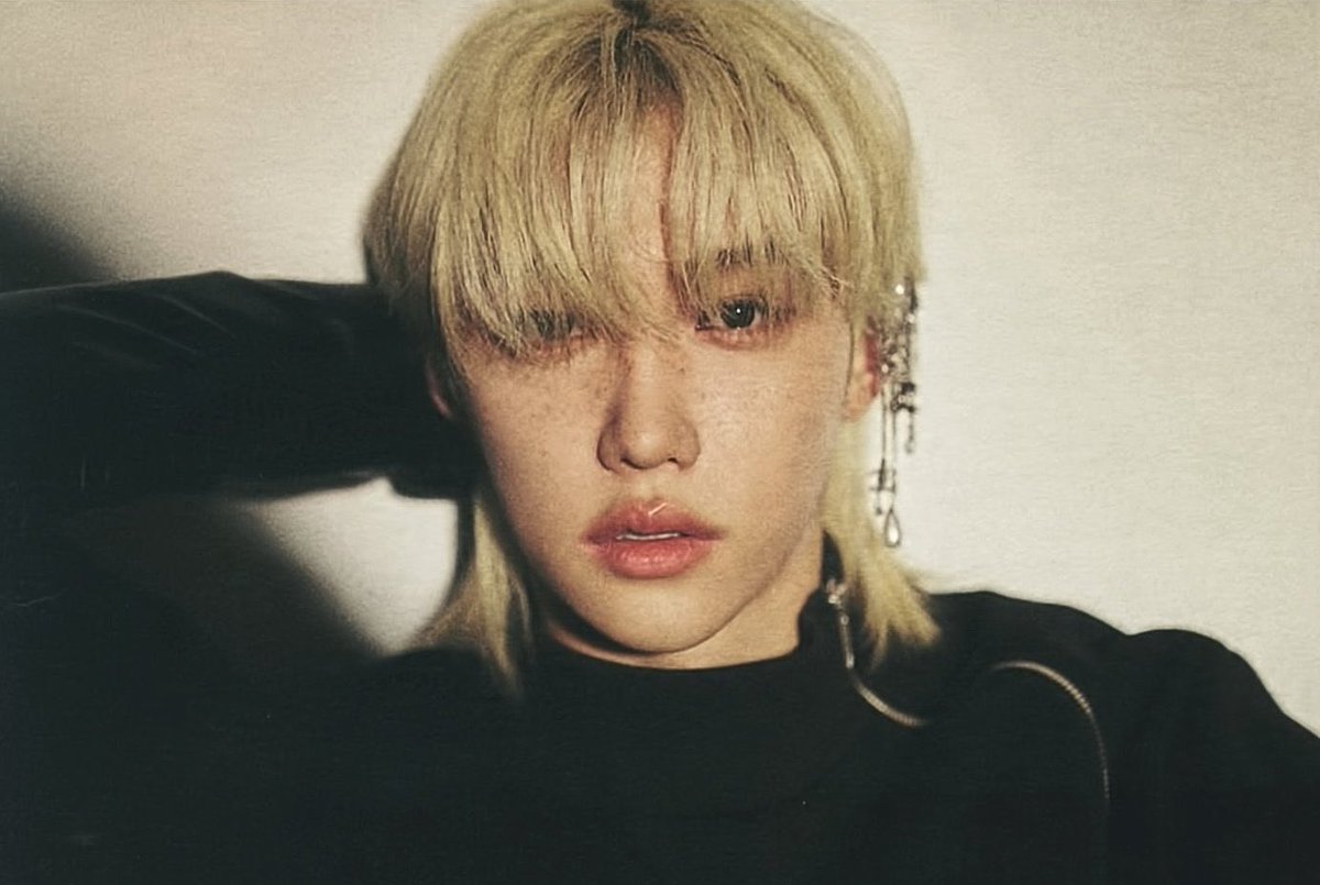 Joo_zzoo's tweet image. 용복이 앳스타일은 레전드…
탈색모 외계냥 우주고양이🛸