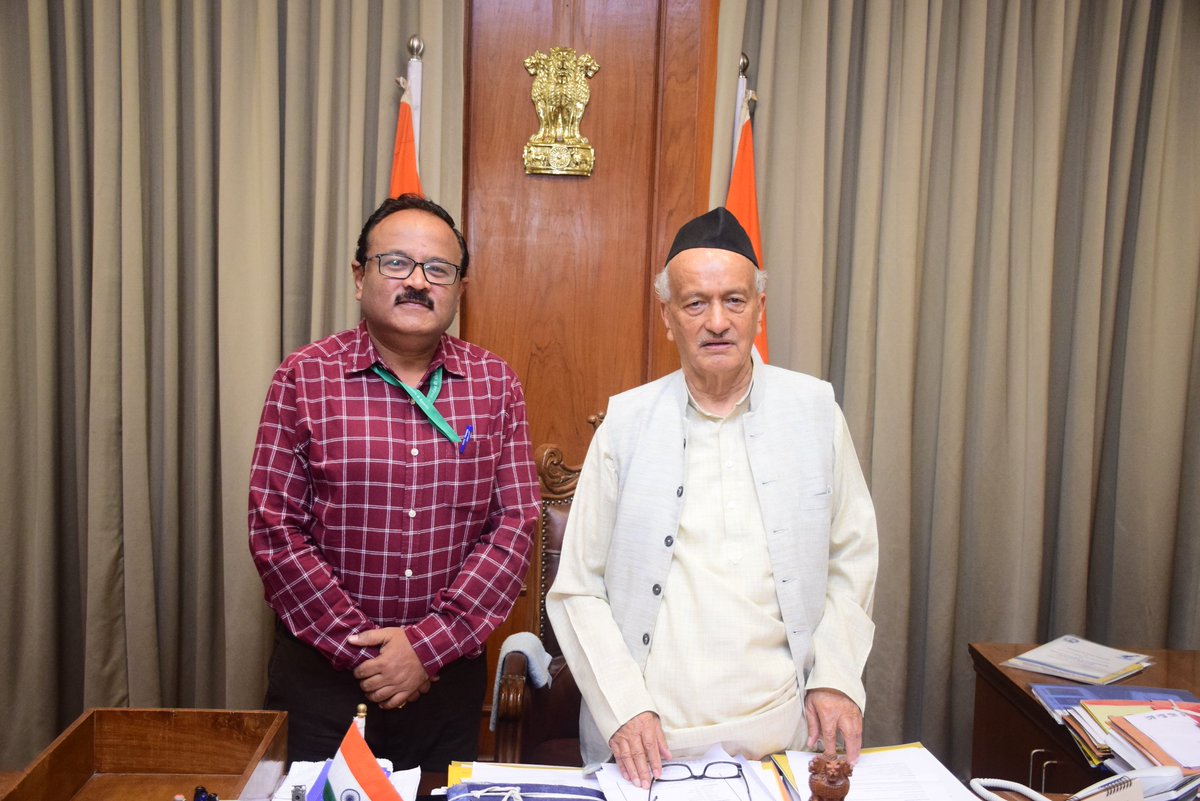 MaharashtraNSS's tweet photo. Regional Director NSS met His Excellency Hon'ble Governor of Maharashtra at Raj Bhavan Mumbai and briefed about the visit of Central Asian Countries Delegates to Mumbai organised by MoYAS @_NSSIndia @Anurag_Office @pankajsinghips @PMOIndia @NisithPramanik https://t.co/vZhf37eyeg